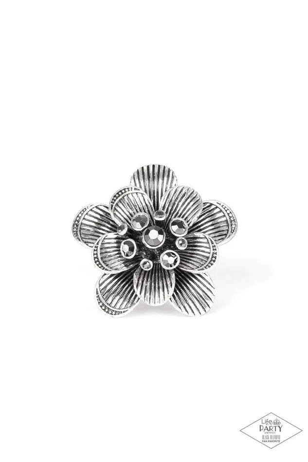 Paparazzi Jewelry Rings Paparazzi Ring Petal Pusher Silver