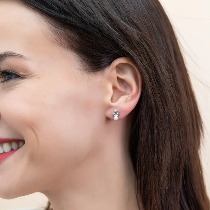 BERRICLE Earrings Leaf Imitation Pearl Stud Earrings in Sterling Silver
