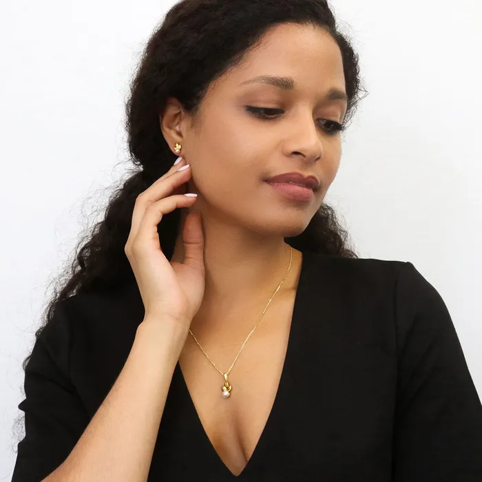 BERRICLE Earrings Leaf Imitation Pearl Stud Earrings in Sterling Silver