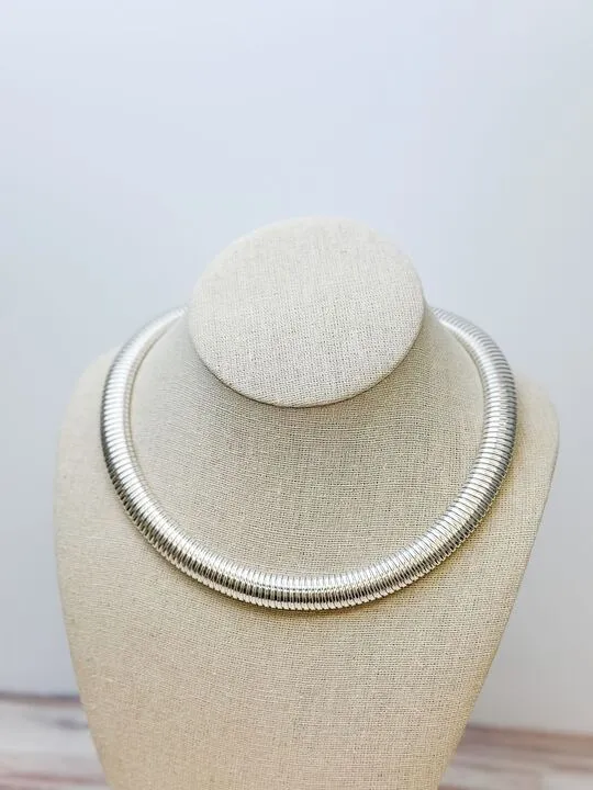 Prep Obsessed ESS Necklaces Textured Collar Necklace Silver
